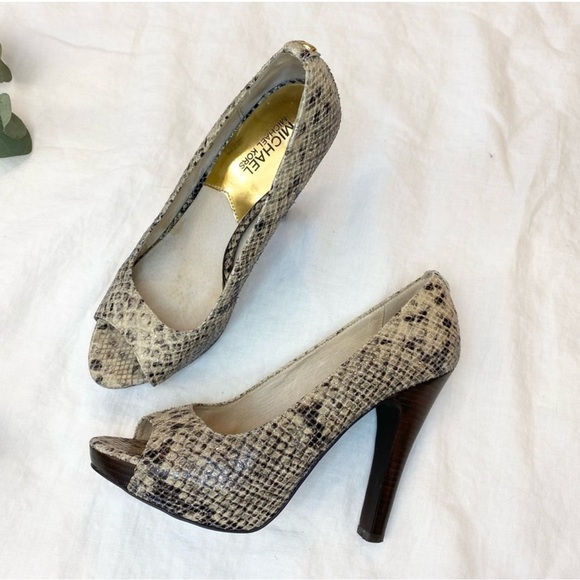 MICHAEL KORS Beige Brown Snakeskin Peep Toe Heels 9 - Picture 1 of 8